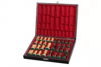 Eleganckie figury szachowe w czarnej drewnianej kasetce